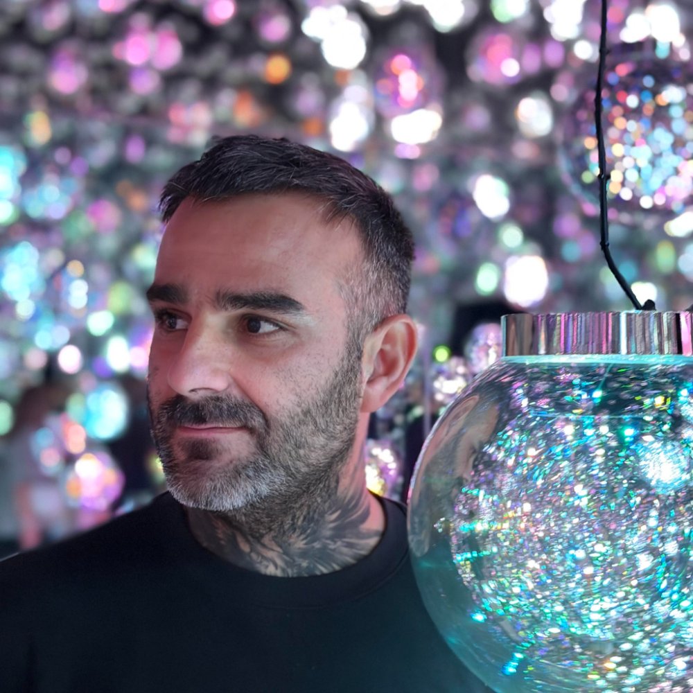 Portrait of Julien Jimenez, founder of GroomBookr